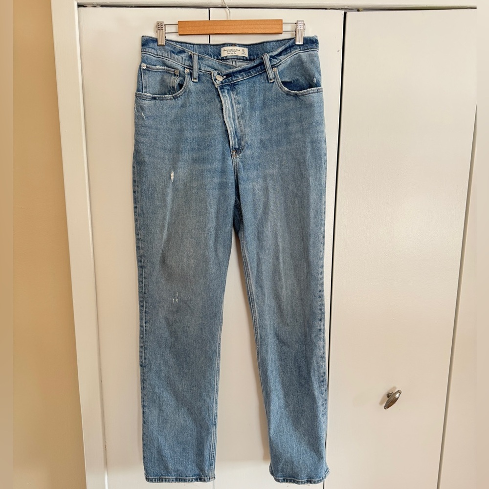 Abercrombie & Fitch Cross-Waist 90s Ultra High Rise Straight Jeans